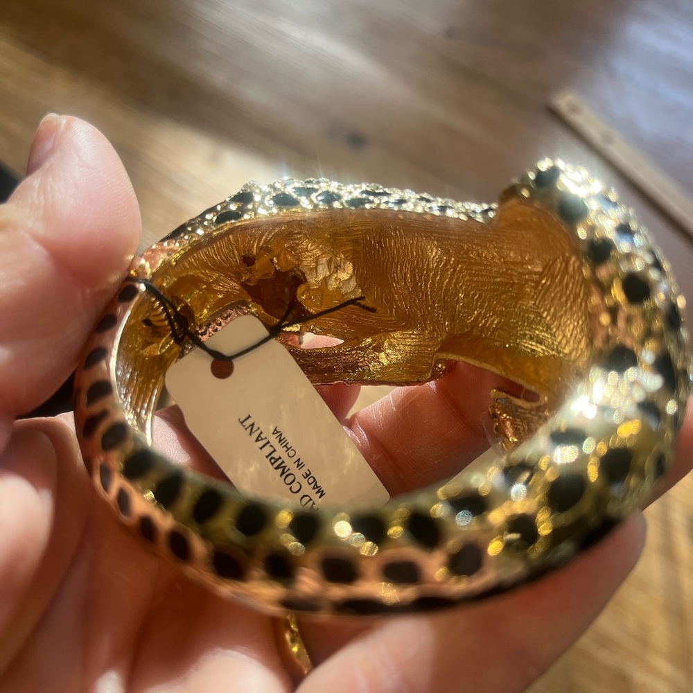 NWT Natasha Leopard Goldtone Bracelet Clamper - Heavy! - Picture 6 of 12